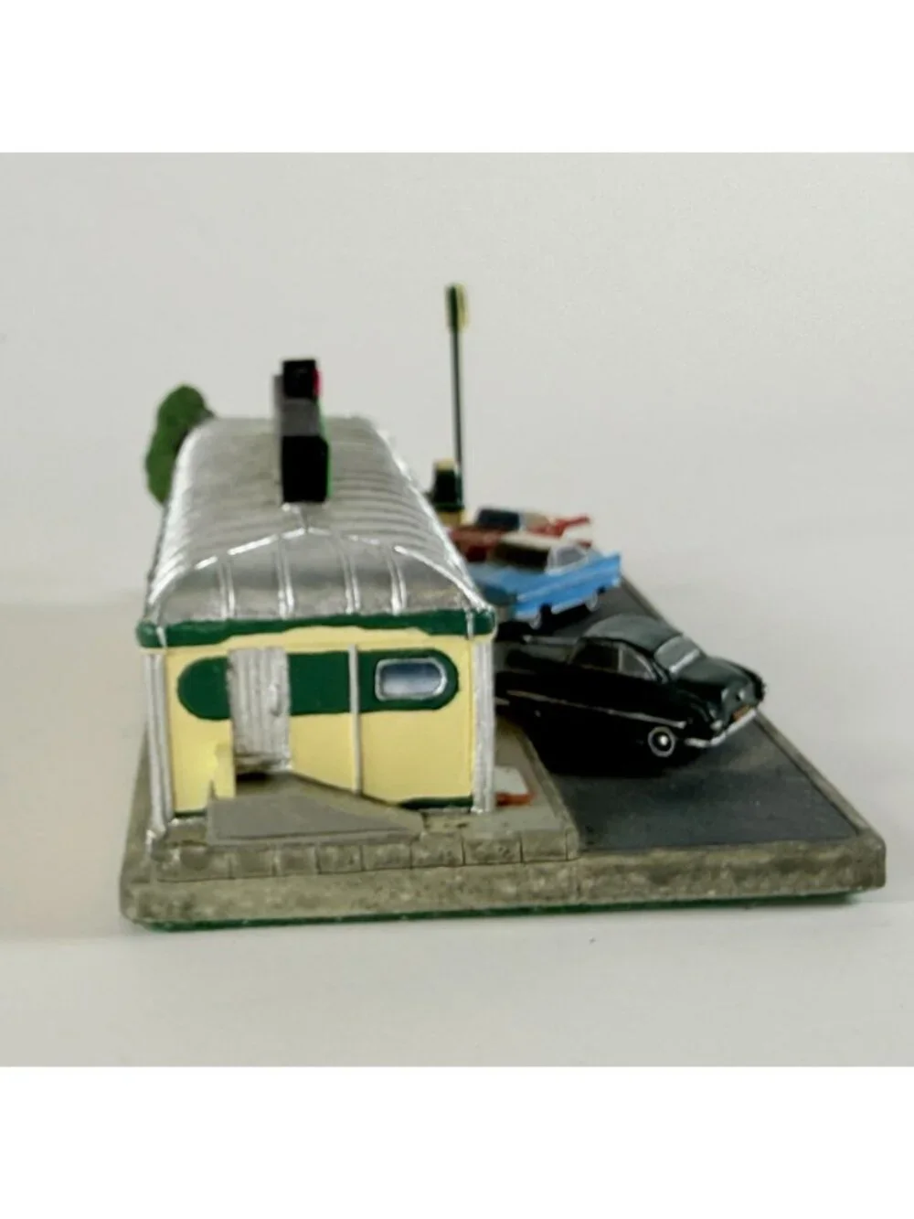 Danbury Mint 1993 Highland Park Diner Model Vintage Collectible